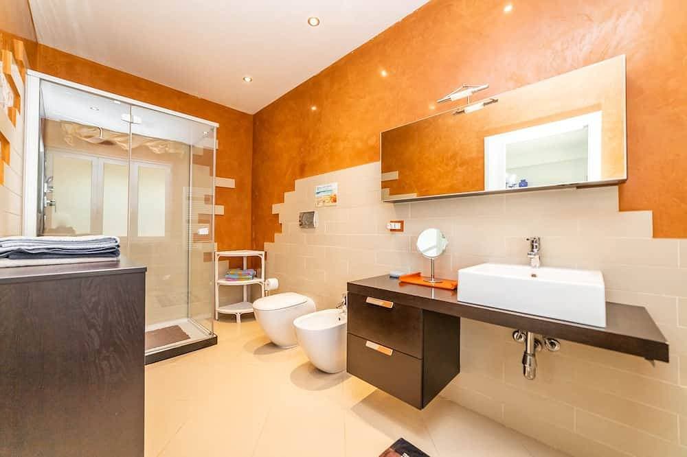 Foto 8 von 30: Apartment In Villa X 4 People About 2 Km From The Sea Hot-Hub Pool