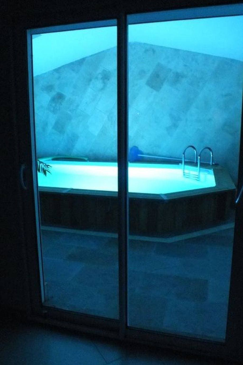 Foto 3 von 49: La petite maison sous les pinins-innenpool
