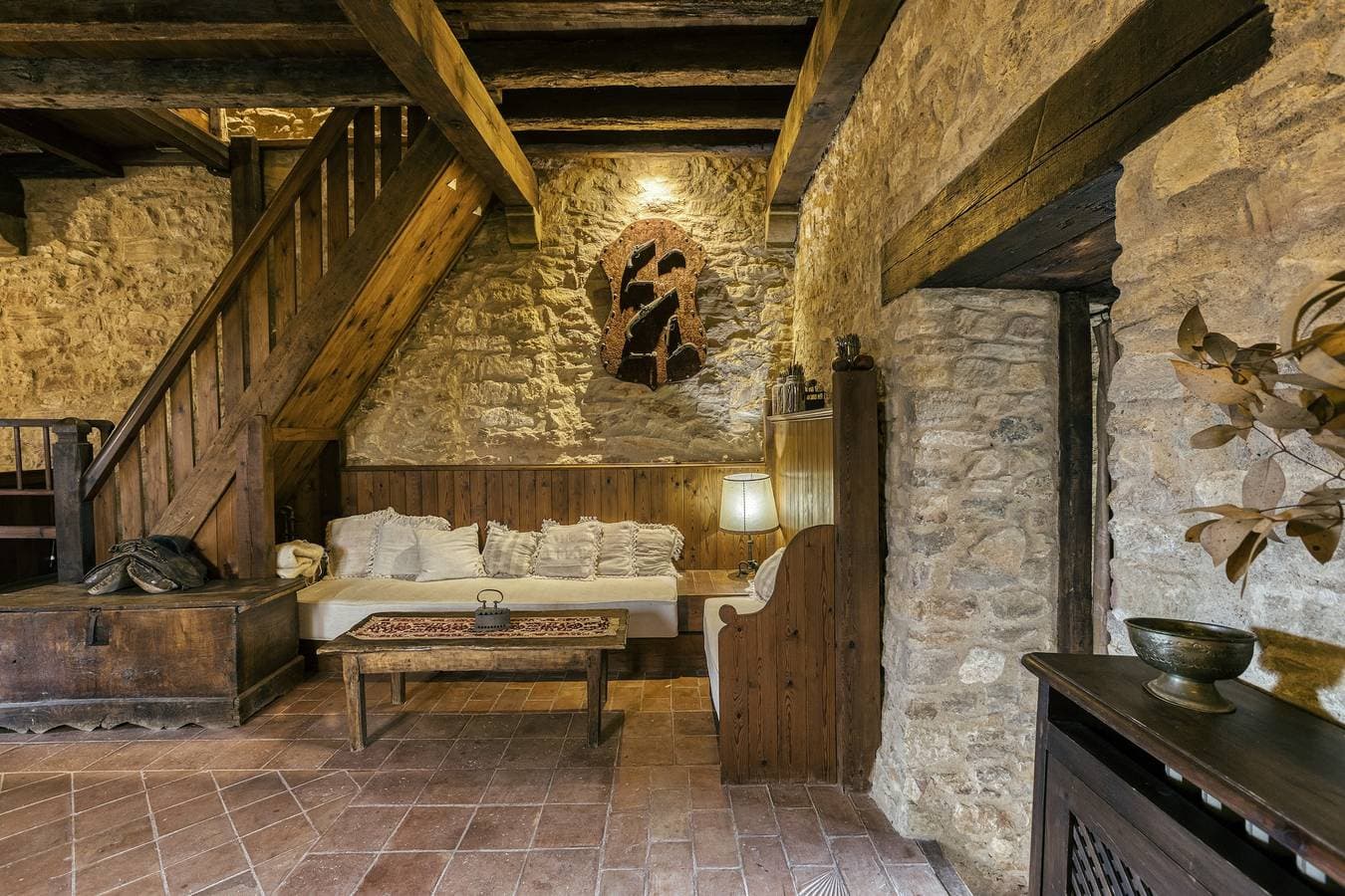 Foto 6 von 37: Burg 'Castell De Palau Sator' mit Bergblick, WLAN und Klimaanlage