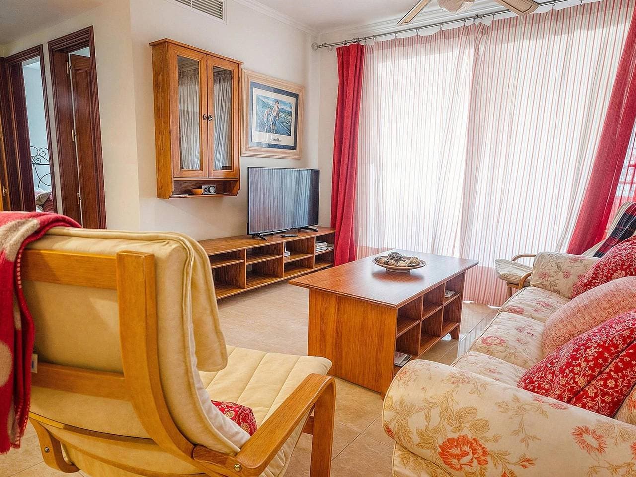 Foto 3 von 25: Helle Wohnung in Estepona mit Balkon und privatem Parkplatz