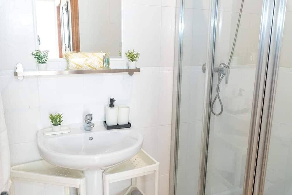 Foto 5 von 12: Loft with Andalusian Patio, 5 min from the beach and in the historic centre.