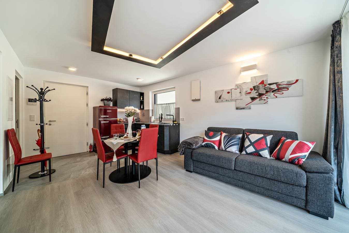 Foto 6 von 25: Ferienwohnung "Il Cuore Rosso" - Neubau im Zentrum mit Bergblick, Balkon und Klimaanlage