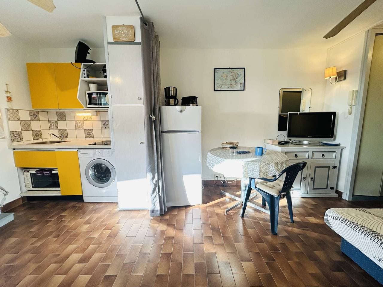 Foto 8 von 15: Studio für 4 Personen mit Pool, 600m vom Strand in Cap d'Agde, Parkplatz, Zentrale Lage