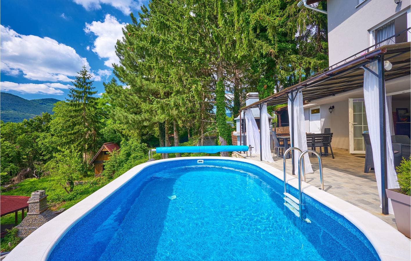 Foto 3 von 22: Charmante 76 m² große Wohnung mit WLAN, Pool, Terrasse und Grill