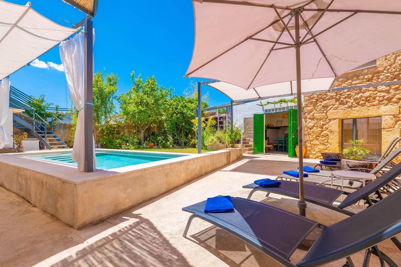 Foto 6 von 63: Sa Teulera De Pina - Modernes Stadthaus mit schönem Pool im Mallorcas Landesinnere. Wifi gibt es gratis.