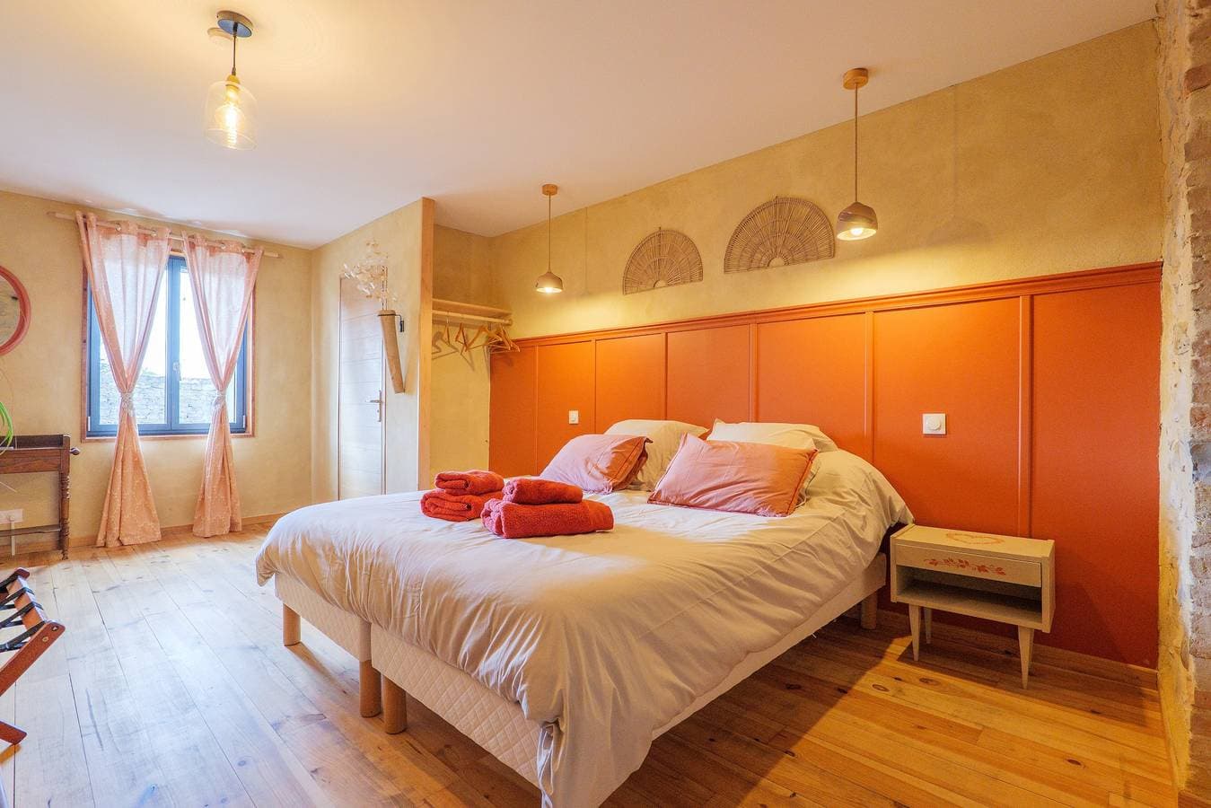 Foto 2 von 23: Gästezimmer „La Terre d’à Côté“ mit gemeinsamer Terrasse und WLAN