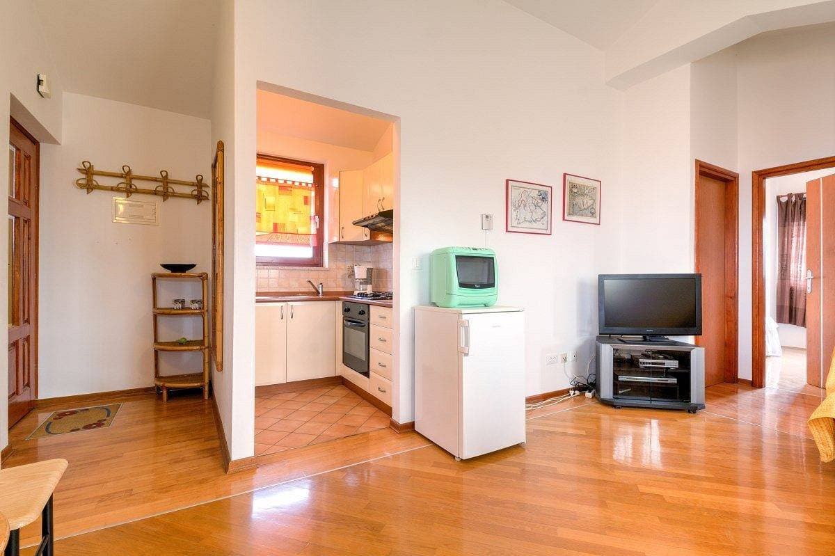 Foto 9 von 55: Ferienwohnung La Vista mit Meerblick und eigener Terrasse mit Grill auf dem Garten bei Pula