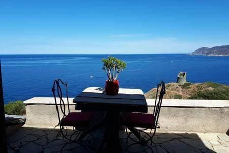 Coin de paradis avec vue unique sur la mer et la tour génoise 1