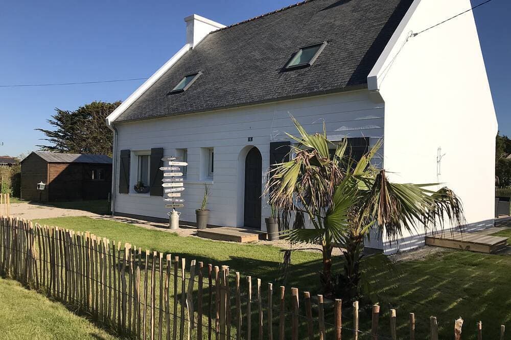Beach house, at the foot of the dunes 1