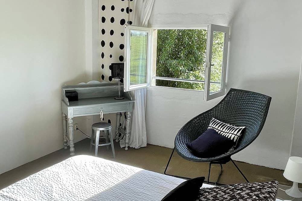 Foto 3 von 29: La Grange: Between sea and mountains, spacious gîte with private pool.