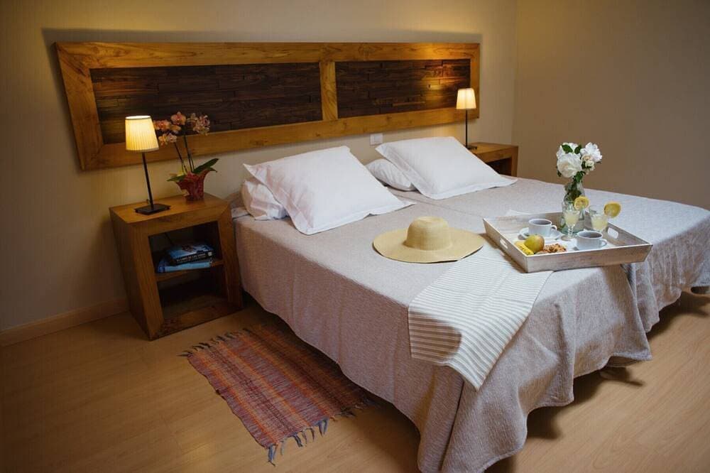 Foto 5 von 30: 2 Bedrooms, Sea View, Heated Pool 27ºC, Heating, Free Wifi, private garden and barbecue (4)