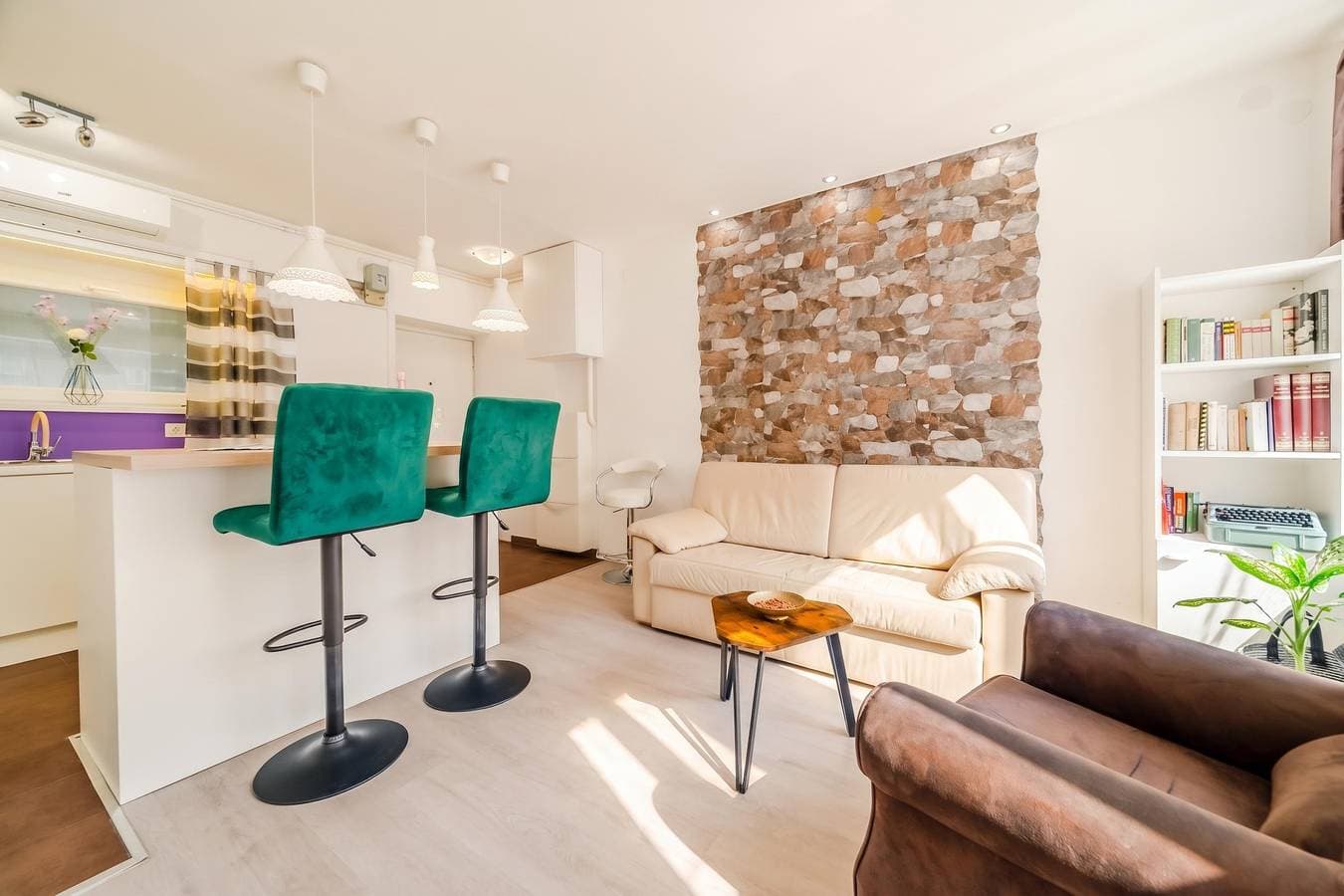 Foto 6 von 23: Charming Downtown Studio