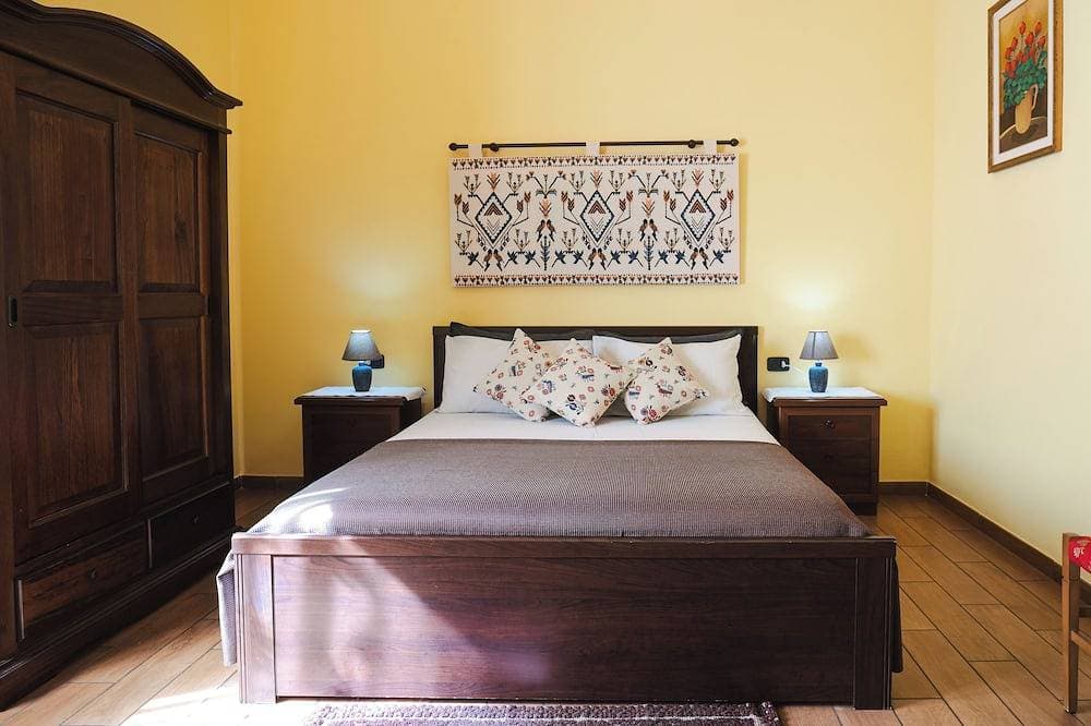Foto 4 von 30: The Tree Of Lemons, whole house up to 10 beds!