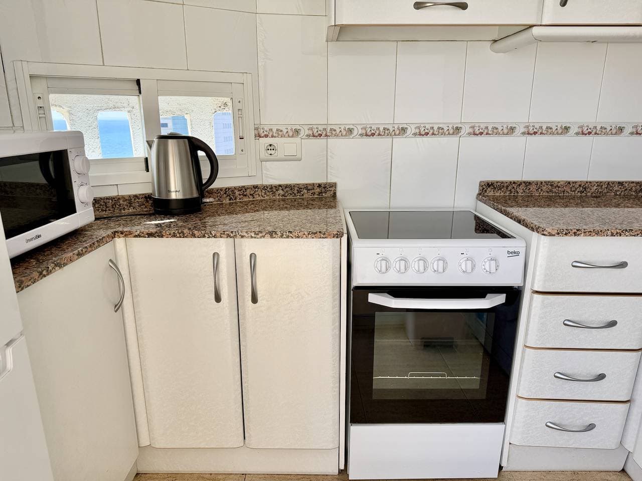 Foto 3 von 22: Spacious Family Apartment, 2 min walk to Levante Beach