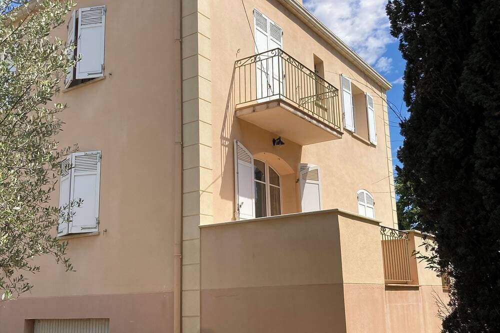 Foto 12 von 28: Au Cœur de la Provence Superbe Maison de 230m2jardin 2500m2 Jacuzzi11 Couchages