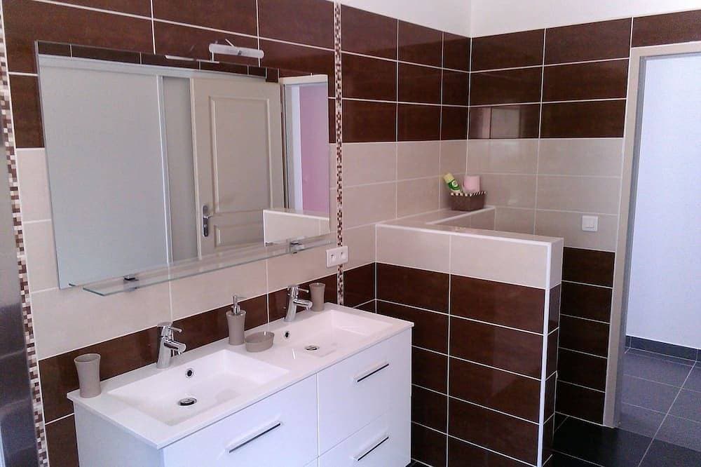 Foto 12 von 25: T3 - First floor - With swimming pool - Rated 5 * furnished for tourism
