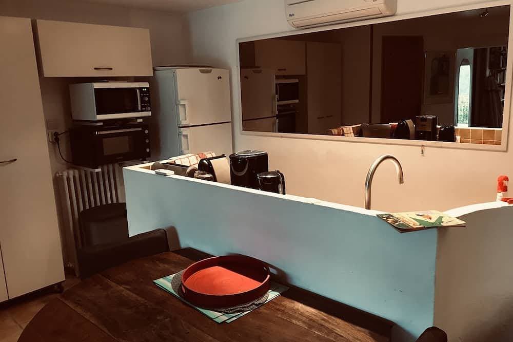 Foto 10 von 24: Haus mit großer Terrasse und privatem Pool zwischen Meer und Bergen