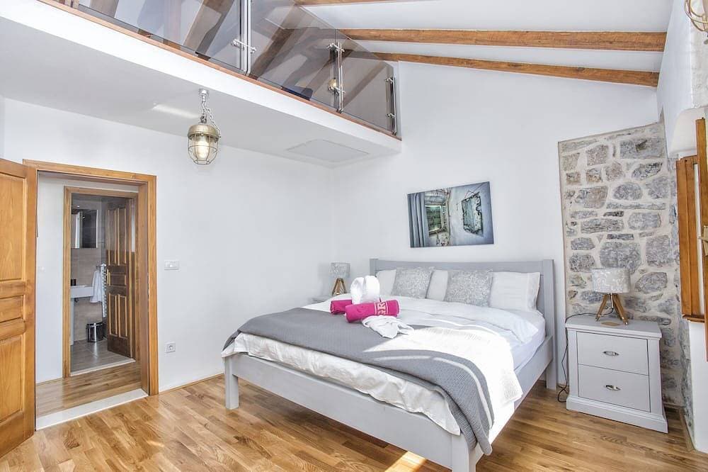 Foto 3 von 30: Freistehendes Haus am Wasser.  Komplett im Jahr 2017 renoviert. 3 B, 2Br