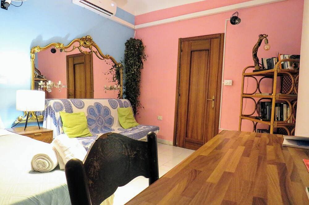 Foto 11 von 30: Großes, ruhiges Zimmer mit WLAN in der Mitte