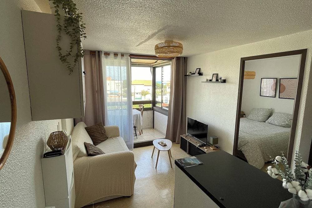 Foto 4 von 10: 2-Bedroom Apartment, Ocean View, Beach 50 m Away, Air Conditioning, 2 Private Parking Spaces