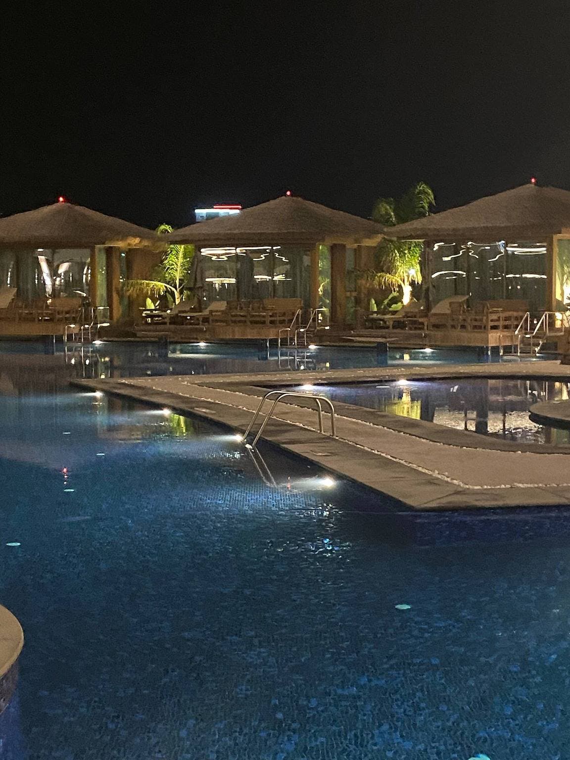 Foto 5 von 17: Grand Sapphire Resort Casino und Anwohner