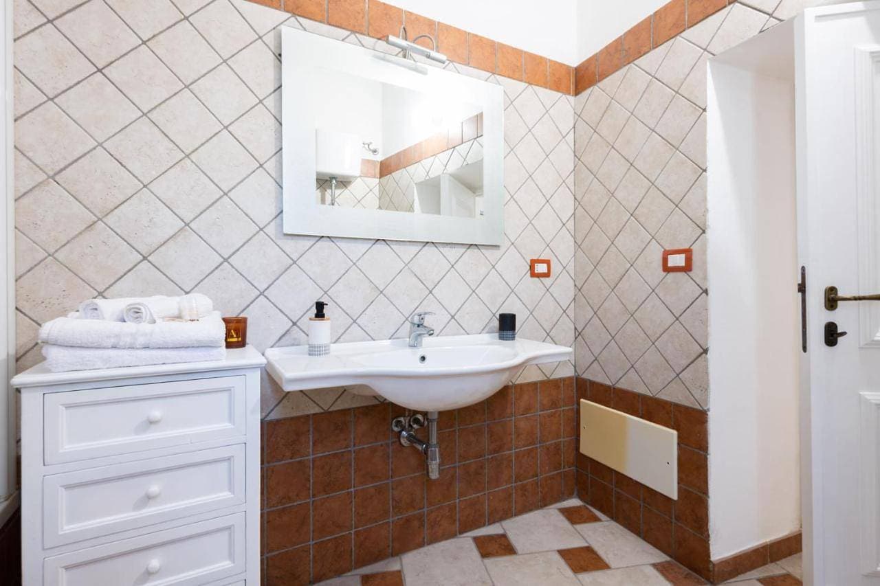 Foto 10 von 12: Double Room with Private External Bathroom