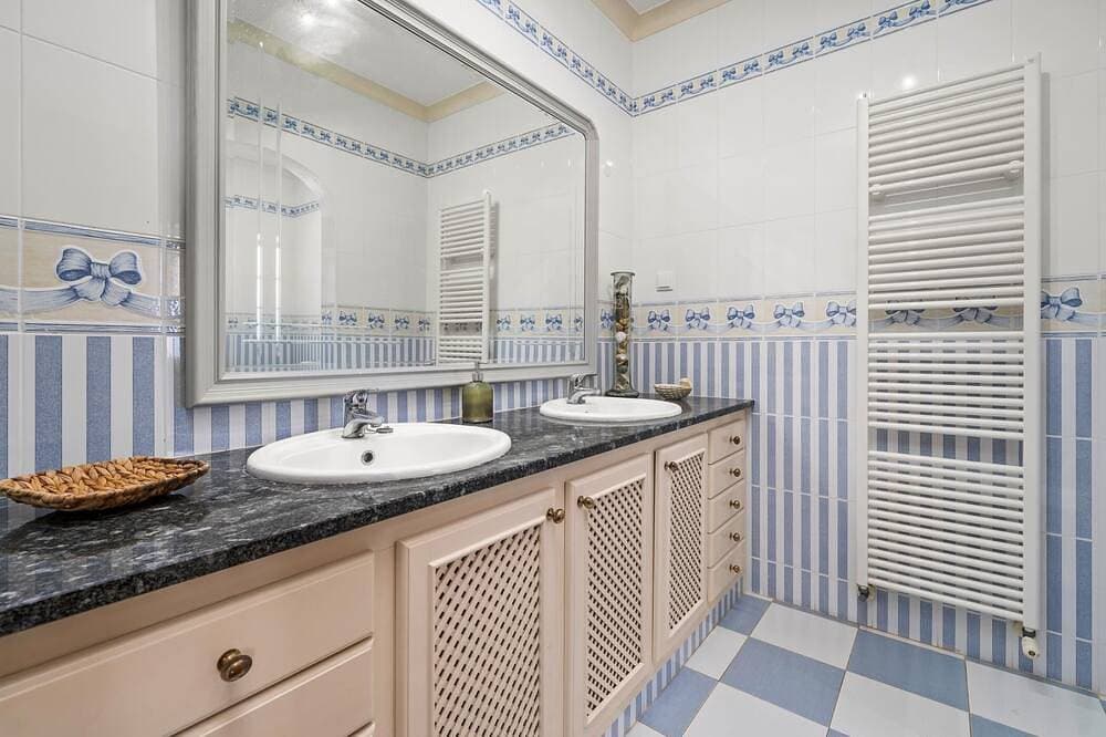 Foto 9 von 30: Charming Villa with Pool & Garden in Vale da Lama