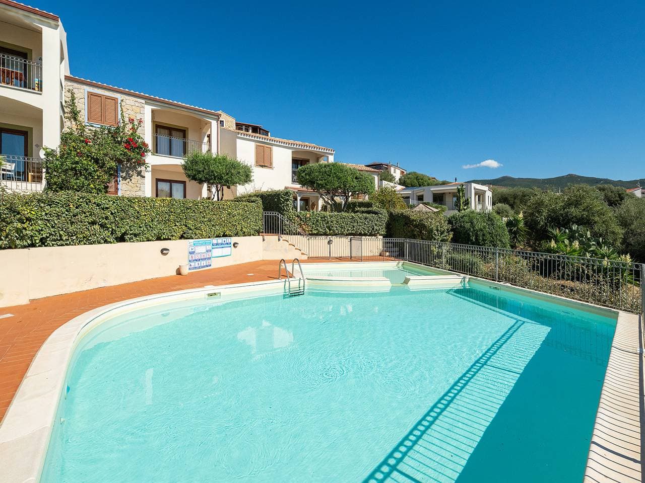 Wohnung mit Meerblick und Gemeinschaftspool 1