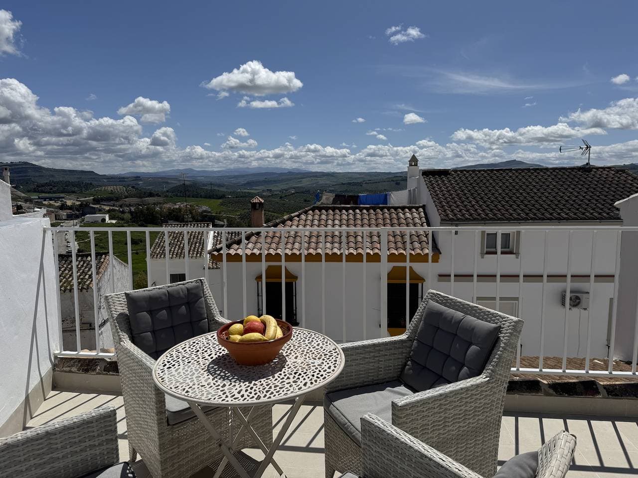 Foto 3 von 60: Zitronenbaum-Terrasse mit Bergblick, entzückendes Zuhause in Olvera-Cadiz-Andalusien-Spanien