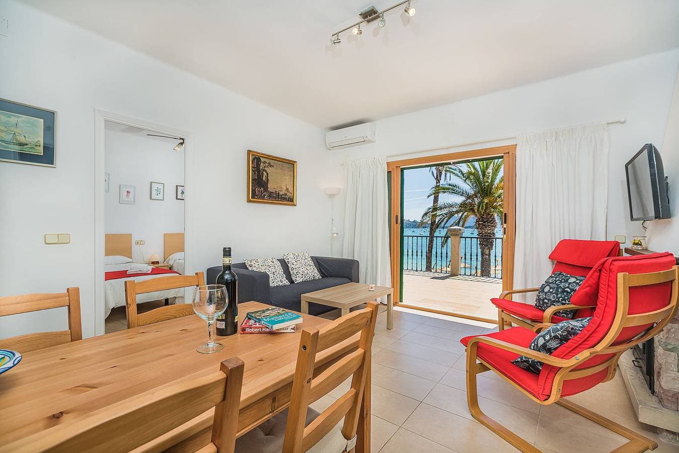 Foto 13 von 19: Apartment 'Pine Walk' mit Meerblick, WLAN und Klimaanlage