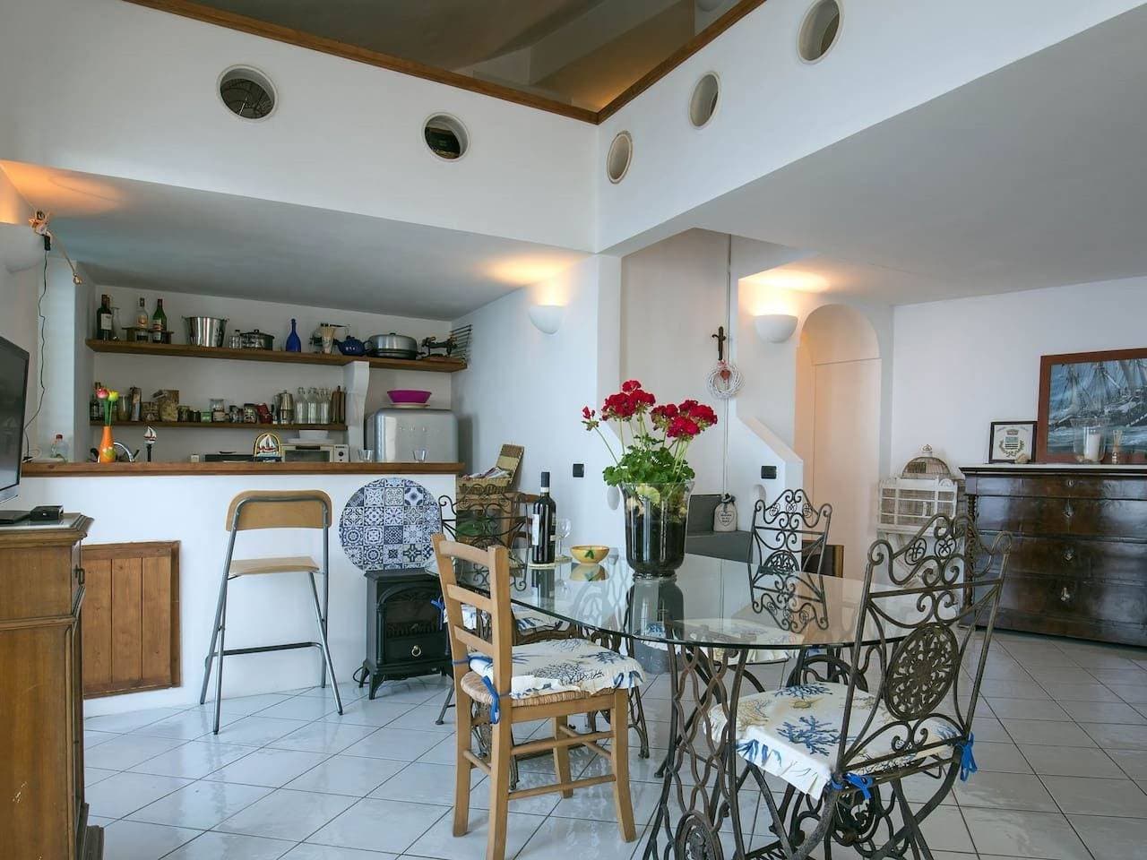 Foto 5 von 30: Villa auf einer natürlichen Klippe mit Blick auf das Meer, nur wenige Schritte