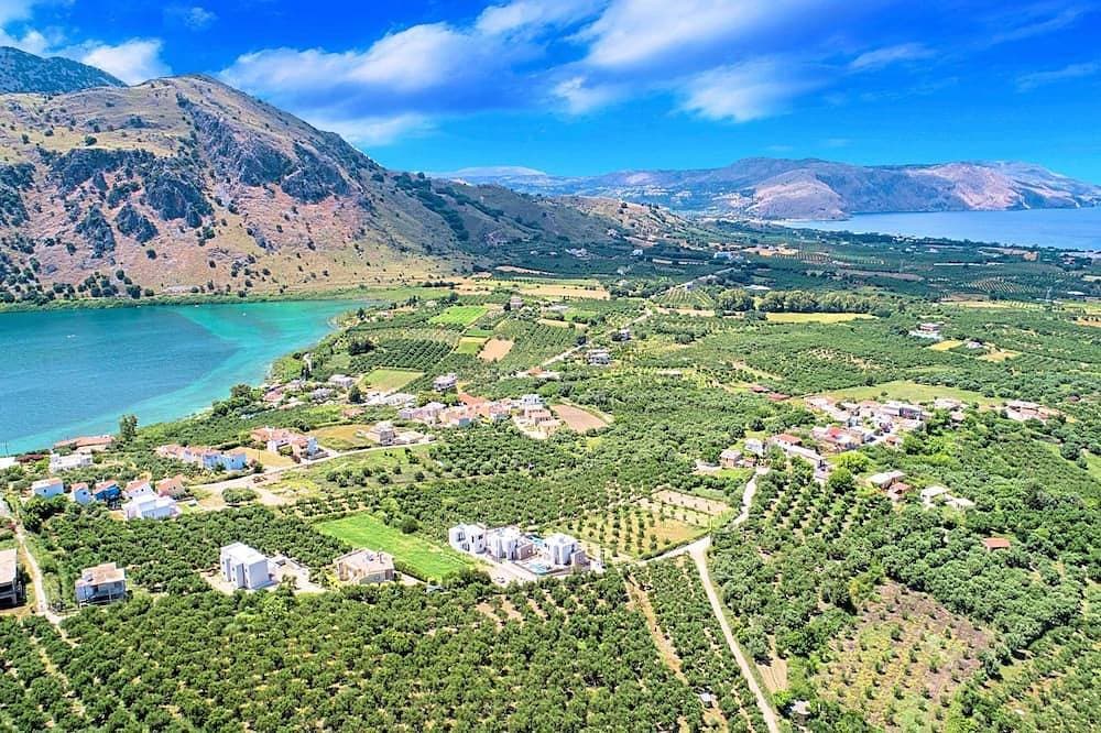 Foto 9 von 22: Welcome Apts laid just 1600m away from the longest sandy beach of northern Crete and the touristic Georgioupolis Town, offering great views to the Cretan Sea and the White Mountains.  Welcome Apts is ideal for couples, families, a group of families or a g