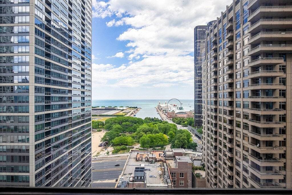 Foto 3 von 17: Elegantes Streeterville Studio mit Fitnessstudio, Pool, nahe Navy Pier, von Blueground
