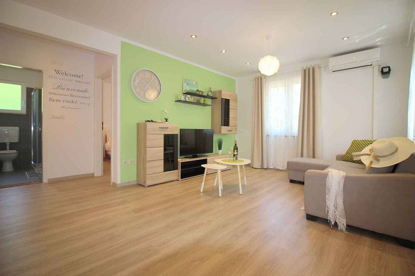 Foto 9 von 27: Bungalow mit Pool und Klimaanlage
