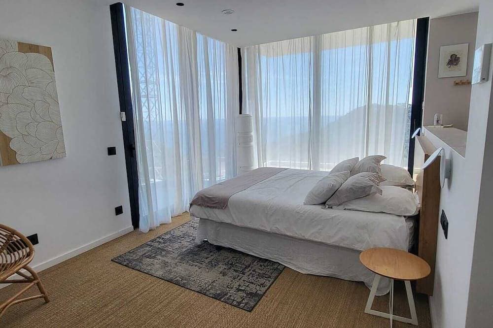 Foto 2 von 30: Neue moderne Villa - Sa Tuna-Ansicht, beheizter Spiegelpool und Klimaanlage