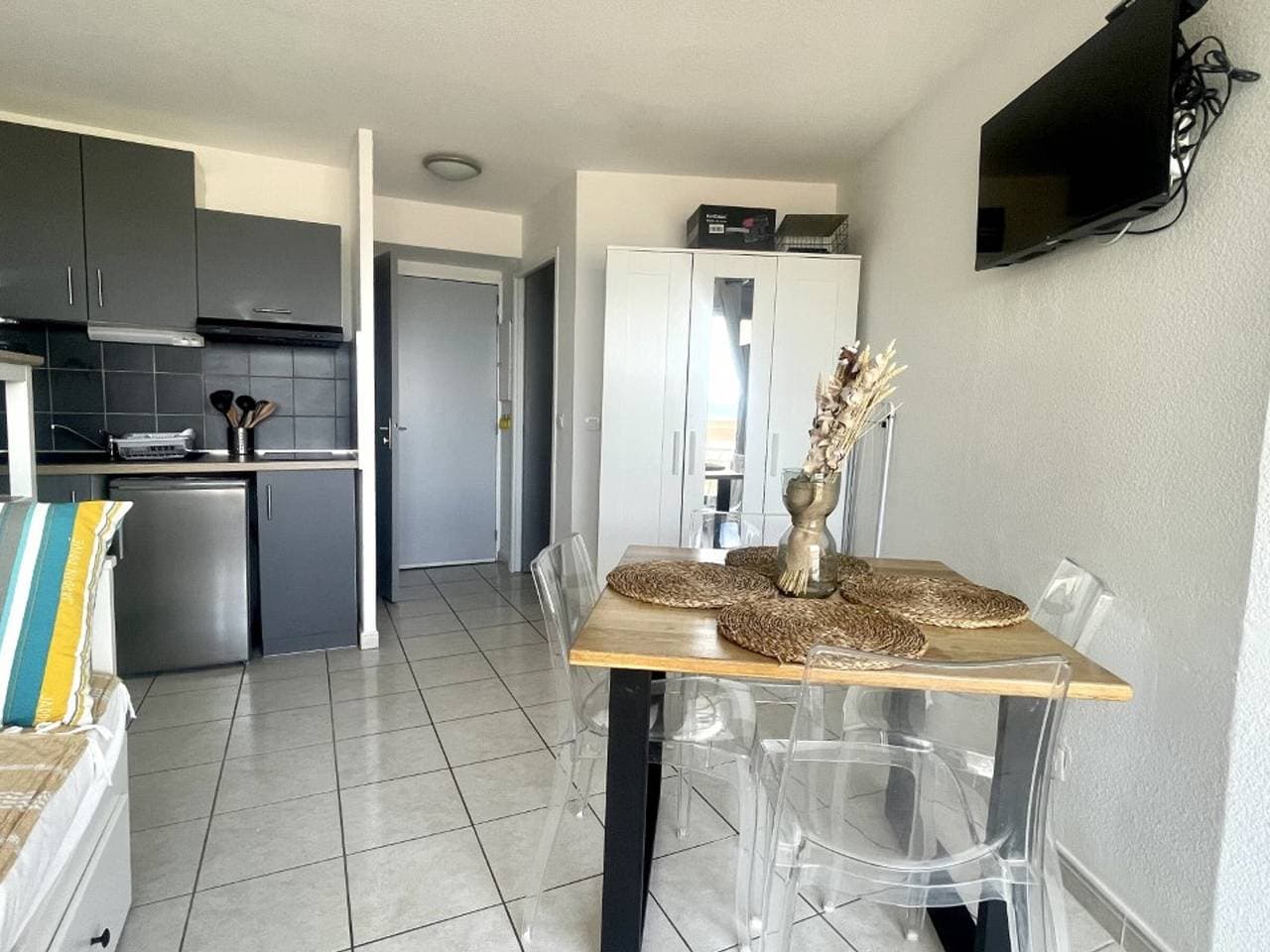 Foto 7 von 25: Renovierte Wohnung mit Gemeinschaftspool, 4 Betten, Klimaanlage, WLAN, Terrasse mit Meerblick