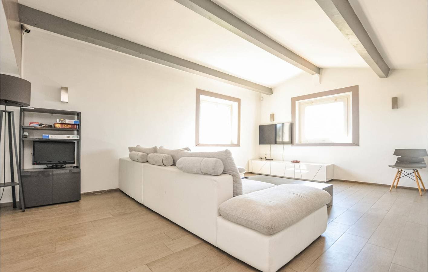 Foto 5 von 40: Luftiges Apartment mit Klimaanlage, Parkplatz, Pool und Fluss