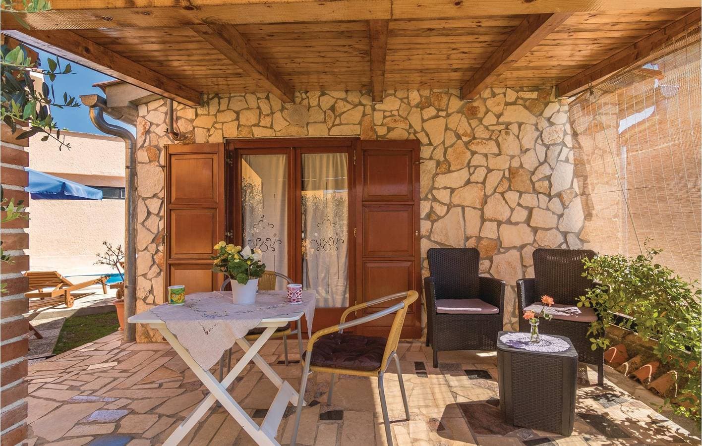 Foto 3 von 22: Charmantes Apartment mit Pool und WLAN, nur wenige Schritte von den Restaurants in Barat entfernt