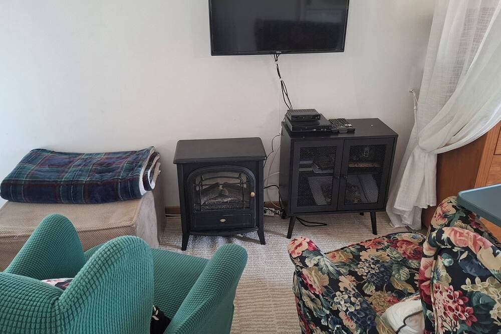 Foto 4 von 14: Stylish 1st floor apartment with heated pool & private jacuzzi, 3 star rated