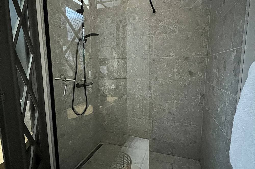 Foto 8 von 23: Splendid 2-room apartment 65 m2 17th century town house