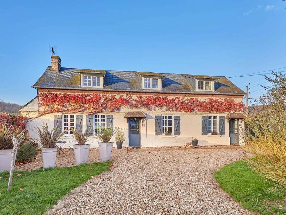 Villa avec piscine privée à Saint-Germain-des-Angles 1