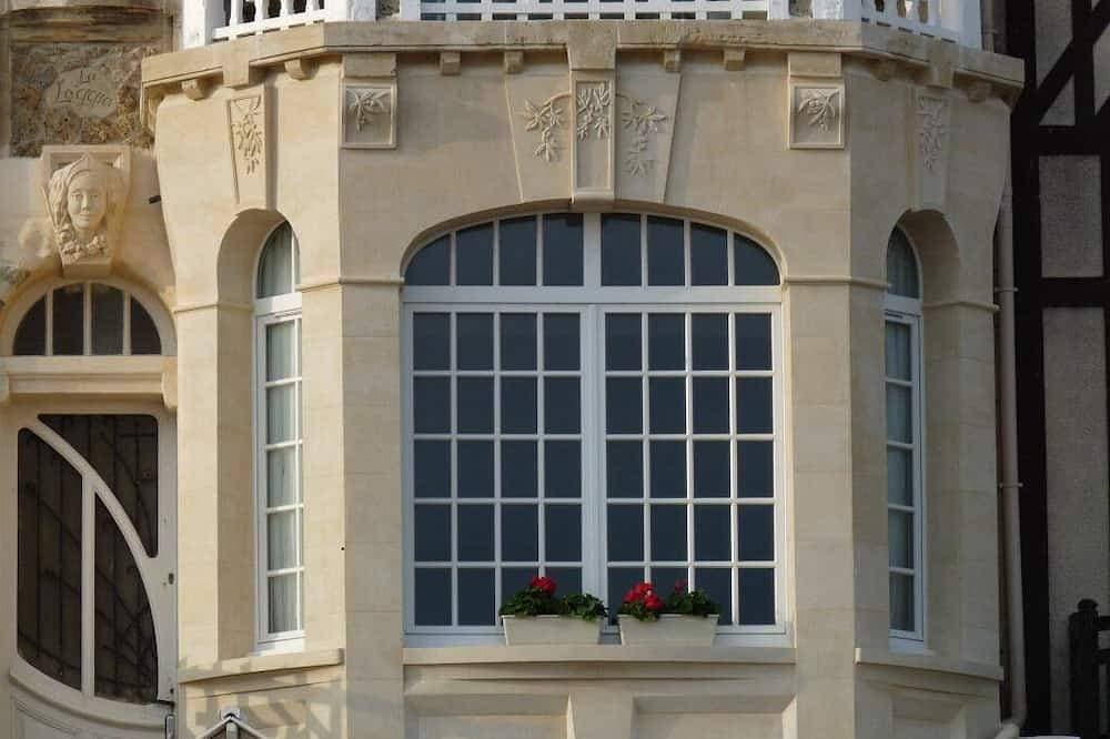 Foto 9 von 30: 1. Stock<br>Mit Blick auf das Meer<br>Villa la Loggia<br>1901