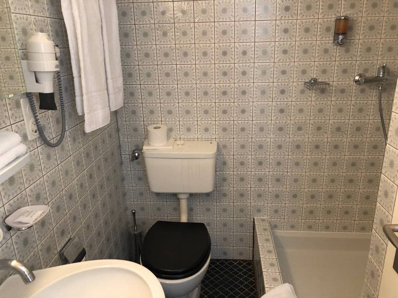 Foto 12 von 13: Arena Lodge - Budget Zimmer mit Doppelbett