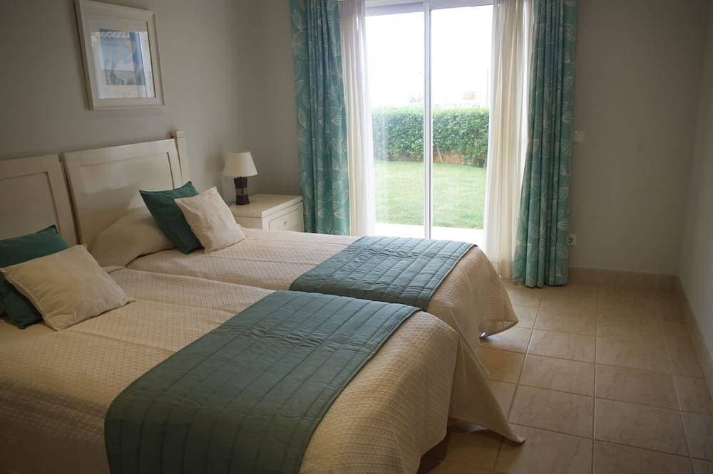 Foto 6 von 30: Atemberaubende 3 Schlafzimmer Reihenhaus, nahe dem Pool, in der Ansicht, Salema