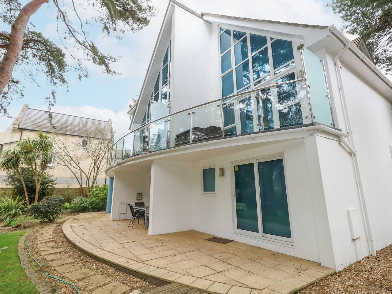 Foto 3 von 50: Cottage für 8 Personen mit Balkon