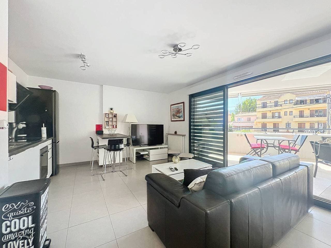 Foto 3 von 24: Modernes T2 mit Terrasse, Klimaanlage und Parkplatz in La Ciotat