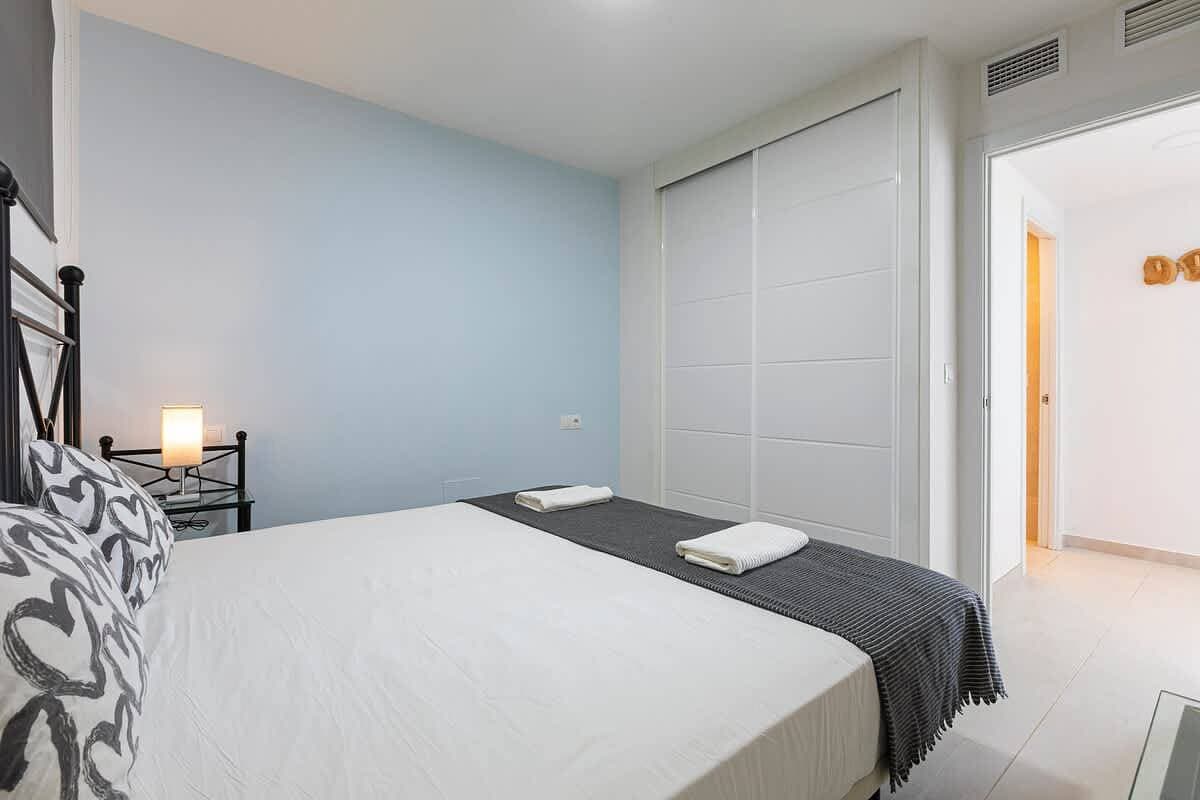 Foto 13 von 31: Stunning Sea-View Apt / 10 Minutes from the Beach!