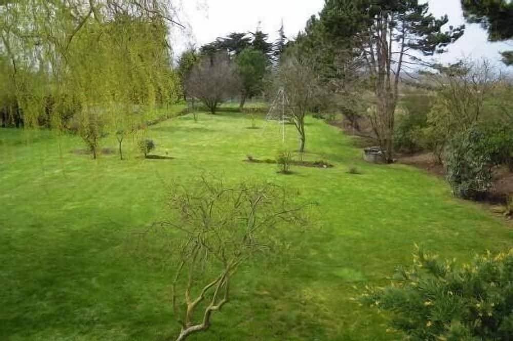 Foto 7 von 14: 90 m² FeWo, Blick aufs Meer und die Insel Tatihou, großer Garten, in Strandnähe