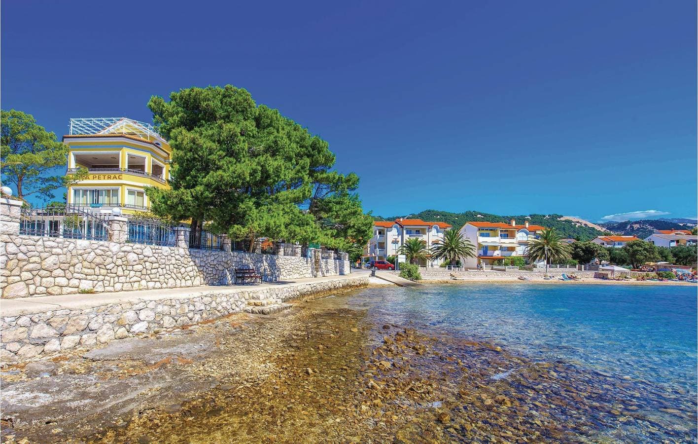 Gemütlich, 1,5 km vom Strand entfernt: WLAN, Klimaanlage, Terrasse und Parkplatz inklusive! 1