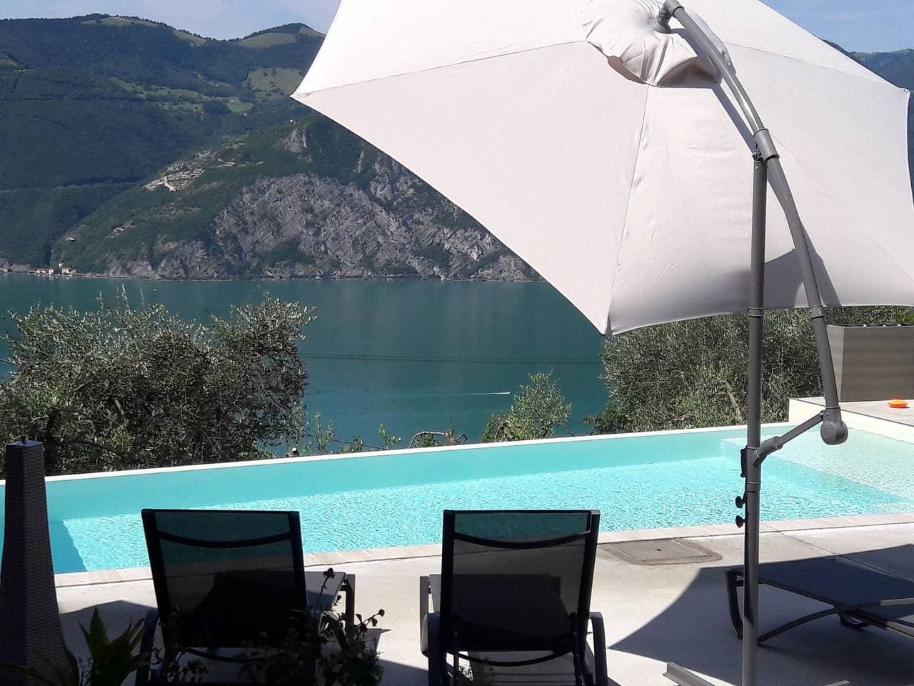 Foto 2 von 40: Marone Apartment mit Pool